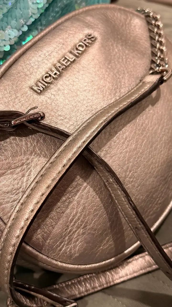 Cartera Michael Kors plateada con cadena - 3