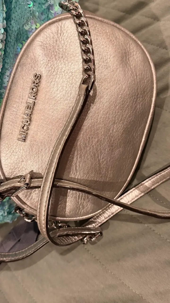 Cartera Michael Kors plateada con cadena - 4