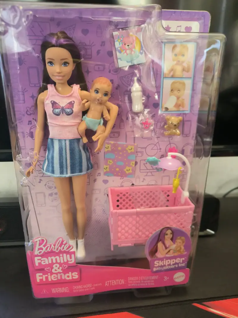 Muñeca Barbie Skipper Babysitters con accesorios - 3