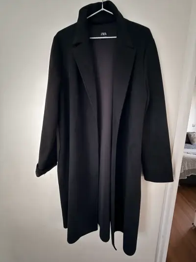 Abrigo negro largo Zara para mujer - miniatura 1