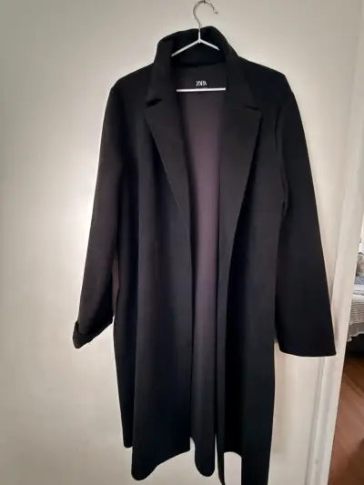 Abrigo negro largo Zara para mujer - miniatura 2