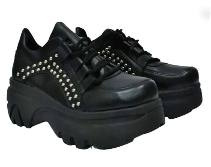 Zapatillas negras con plataforma y tachas - 2