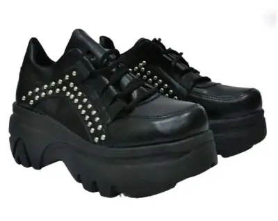 Zapatillas negras con plataforma y tachas - miniatura 2
