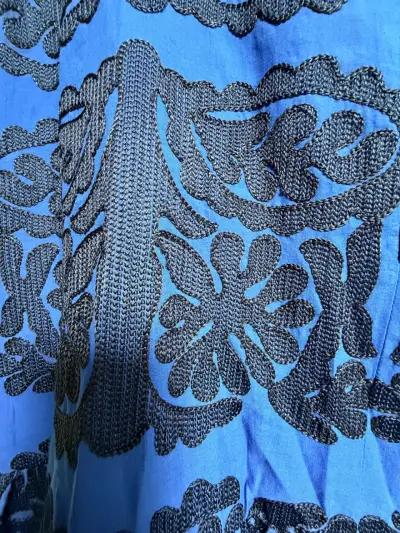 Vestido azul bordado Zara talla XL - miniatura 2