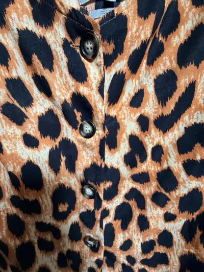 Blusa sin mangas estampado leopardo Basement - miniatura 3
