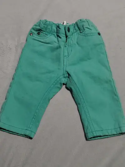 Pantalones verdes para bebé en buen estado - miniatura 1