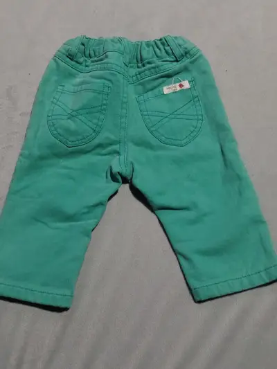 Pantalones verdes para bebé en buen estado - miniatura 2