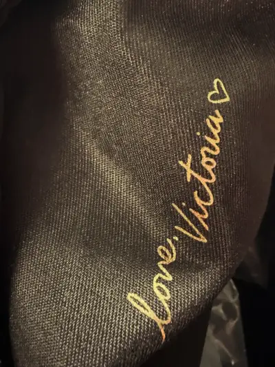 Bolso de mano Victoria's Secret negro y dorado - miniatura 2