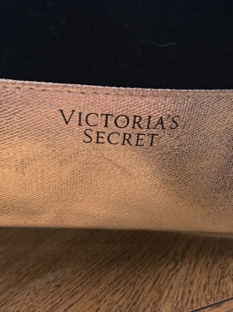 Bolso de mano Victoria's Secret negro y dorado - 4