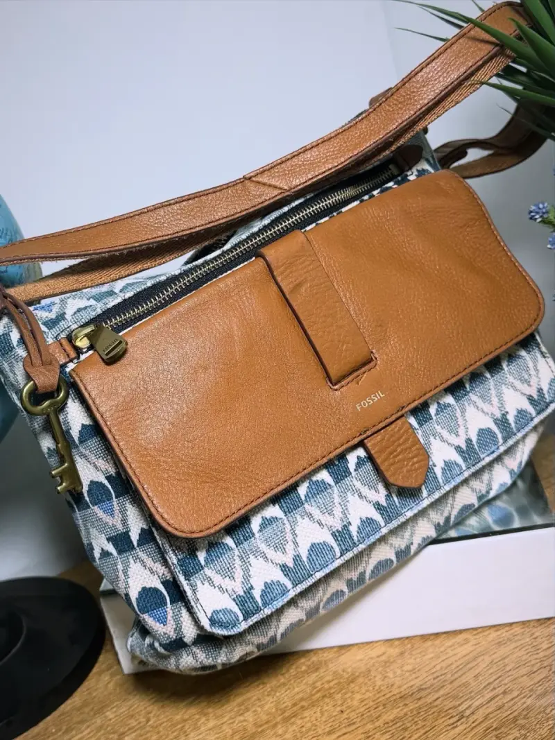 Cartera Fossil de cuero y tela estampada - 4