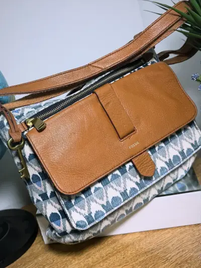 Cartera Fossil de cuero y tela estampada - miniatura 4
