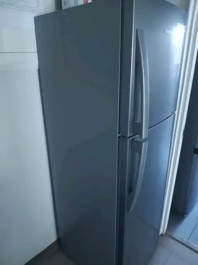 Refrigerador Winia de dos puertas en buen estado - miniatura 4