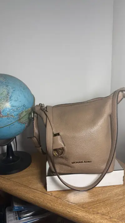 Cartera Michael Kors de cuero beige - miniatura 1