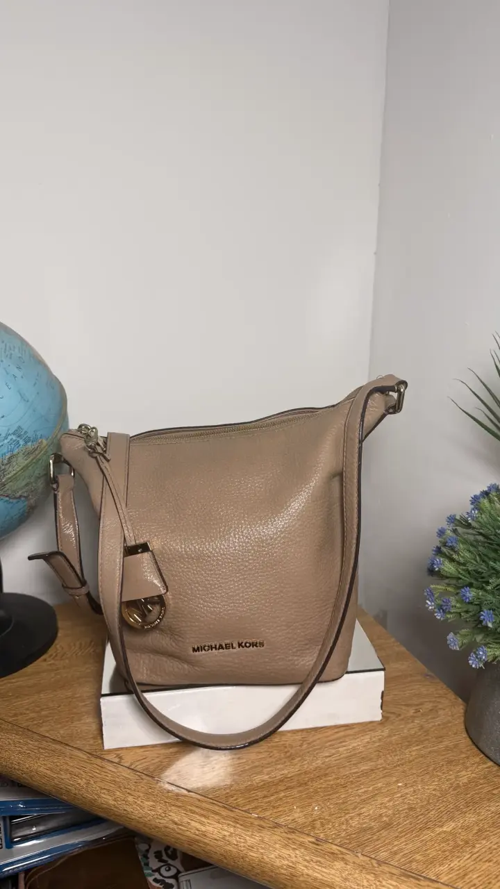 Cartera Michael Kors de cuero beige - 2