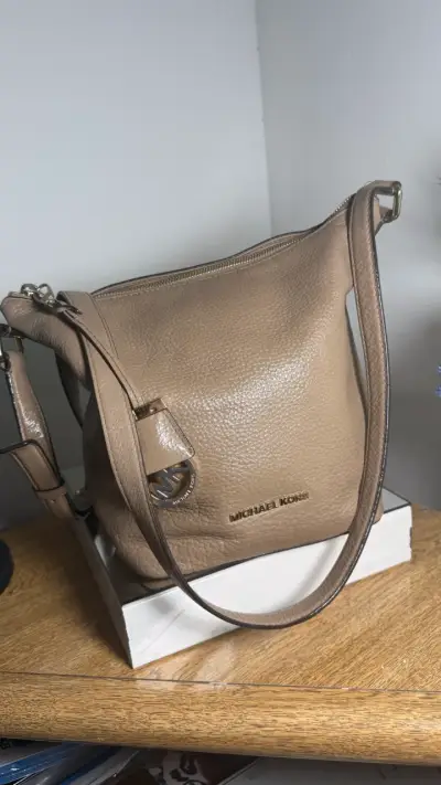 Cartera Michael Kors de cuero beige - miniatura 4