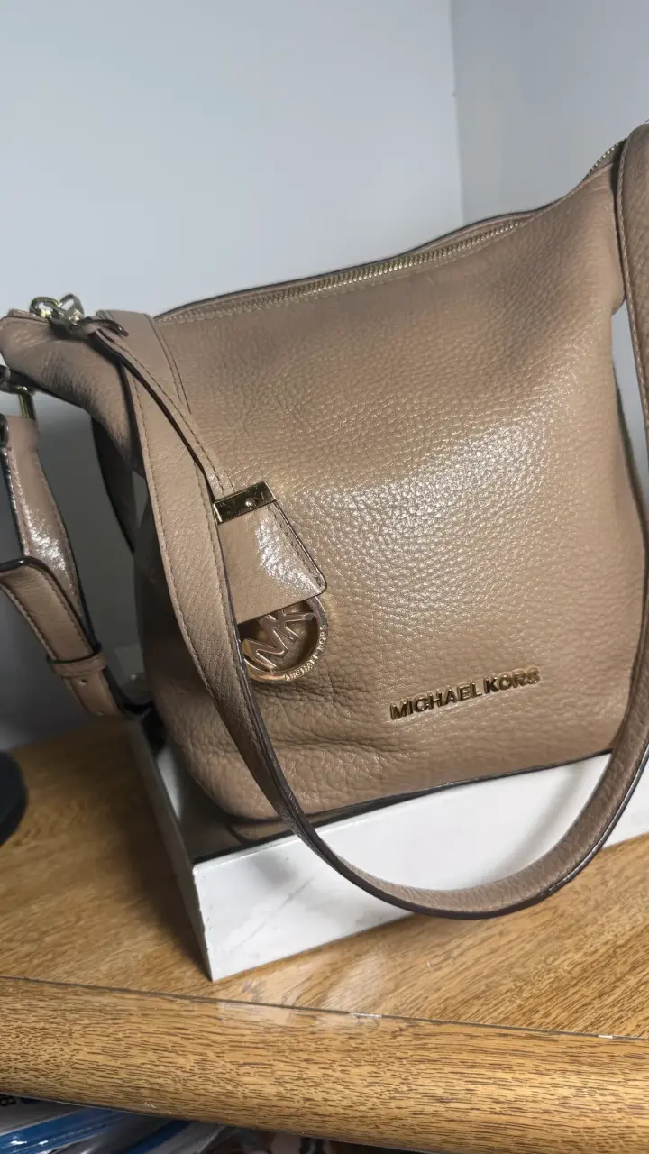 Cartera Michael Kors de cuero beige - 5