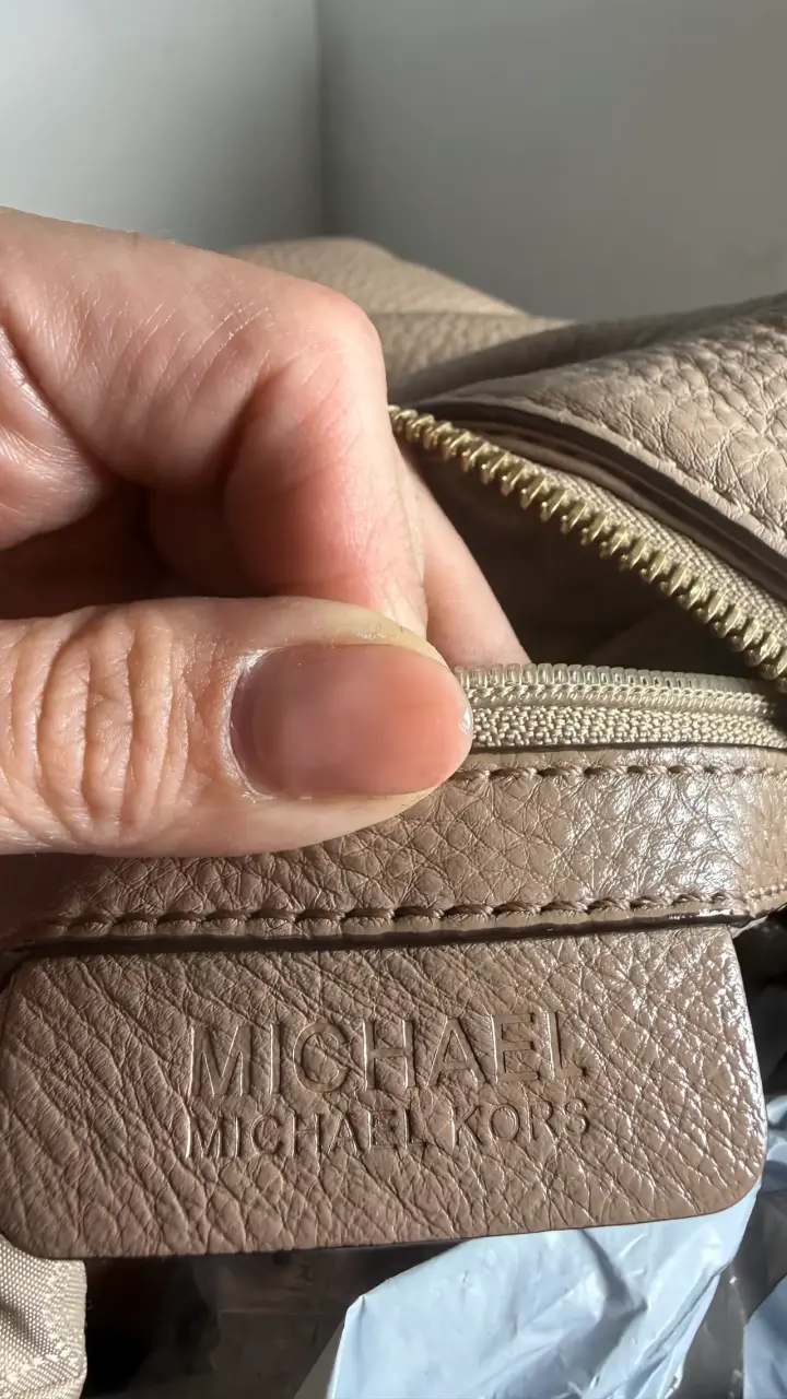 Cartera Michael Kors de cuero beige - 6