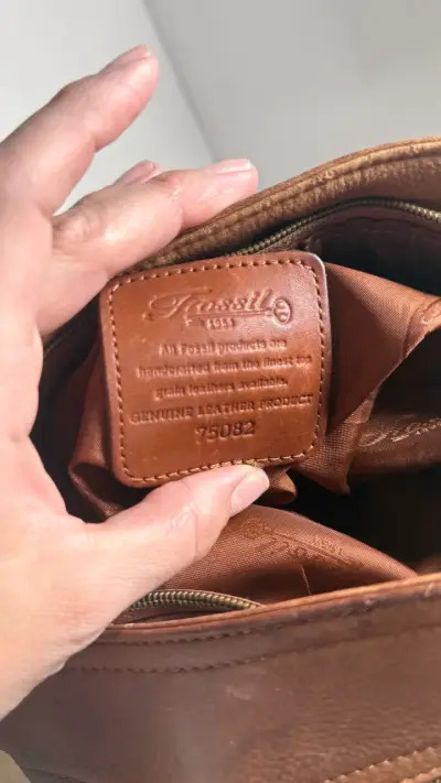 Bolso de cuero marrón Fossil con cierre - miniatura 3