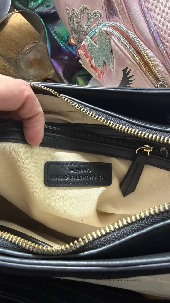 Bolso Valentino negro y beige elegante - 5