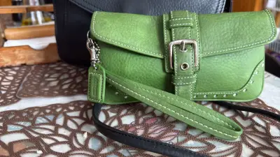 Cartera de Mano Verde de Cuero Coach Hampton - miniatura 1