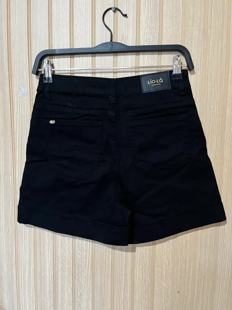 Shorts negros con botones dorados Liola - 2