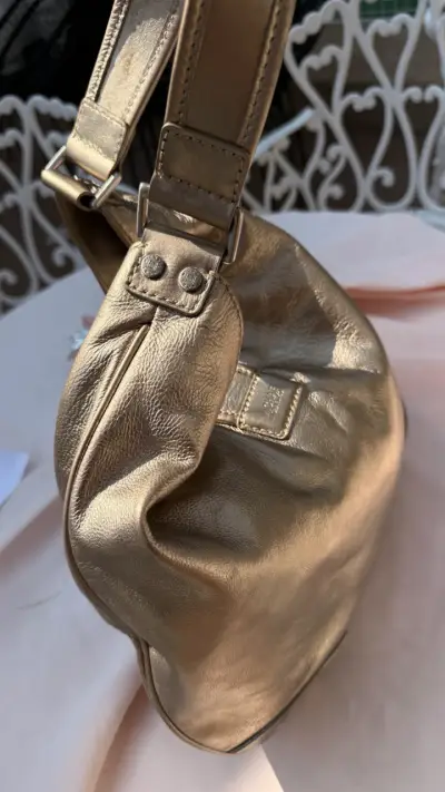 Bolso de cuero dorado Michael Kors elegante - miniatura 5