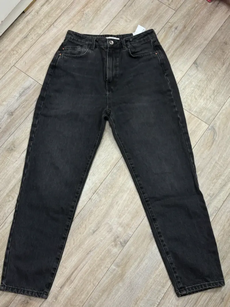 Jeans negros de tiro alto Zara - 1