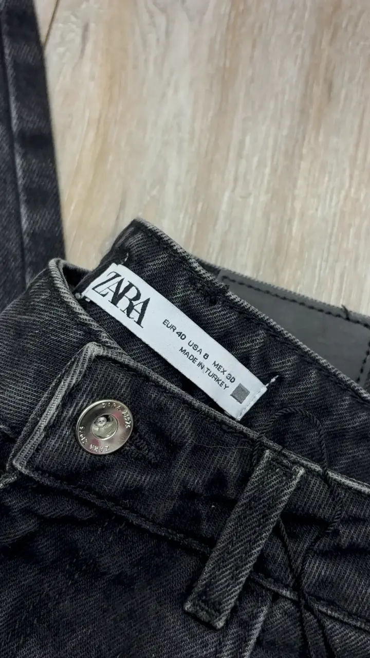 Jeans negros de tiro alto Zara - 3