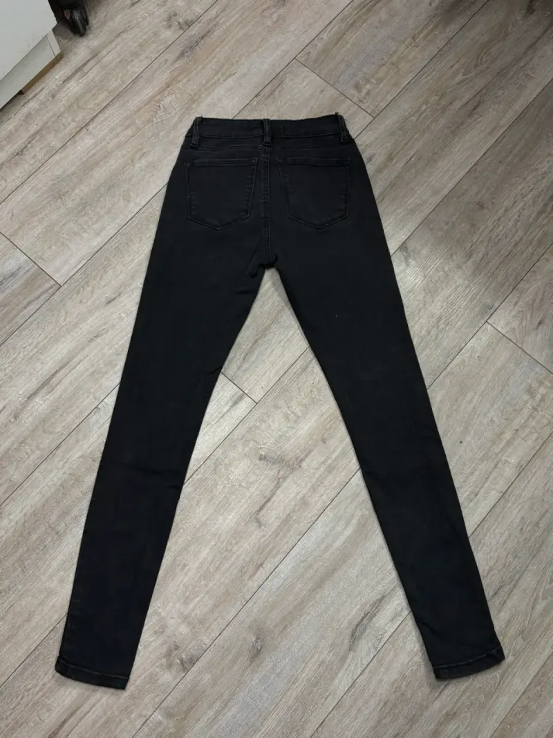 Jeans negros ajustados para mujer - 2