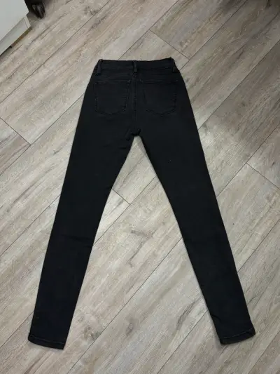 Jeans negros ajustados para mujer - miniatura 2