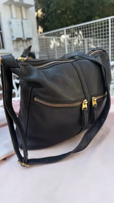 Cartera de cuero negra Fossil con cierre dorado - miniatura 1