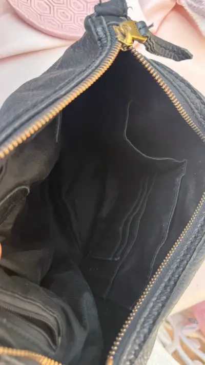 Cartera de cuero negra Fossil con cierre dorado - miniatura 4