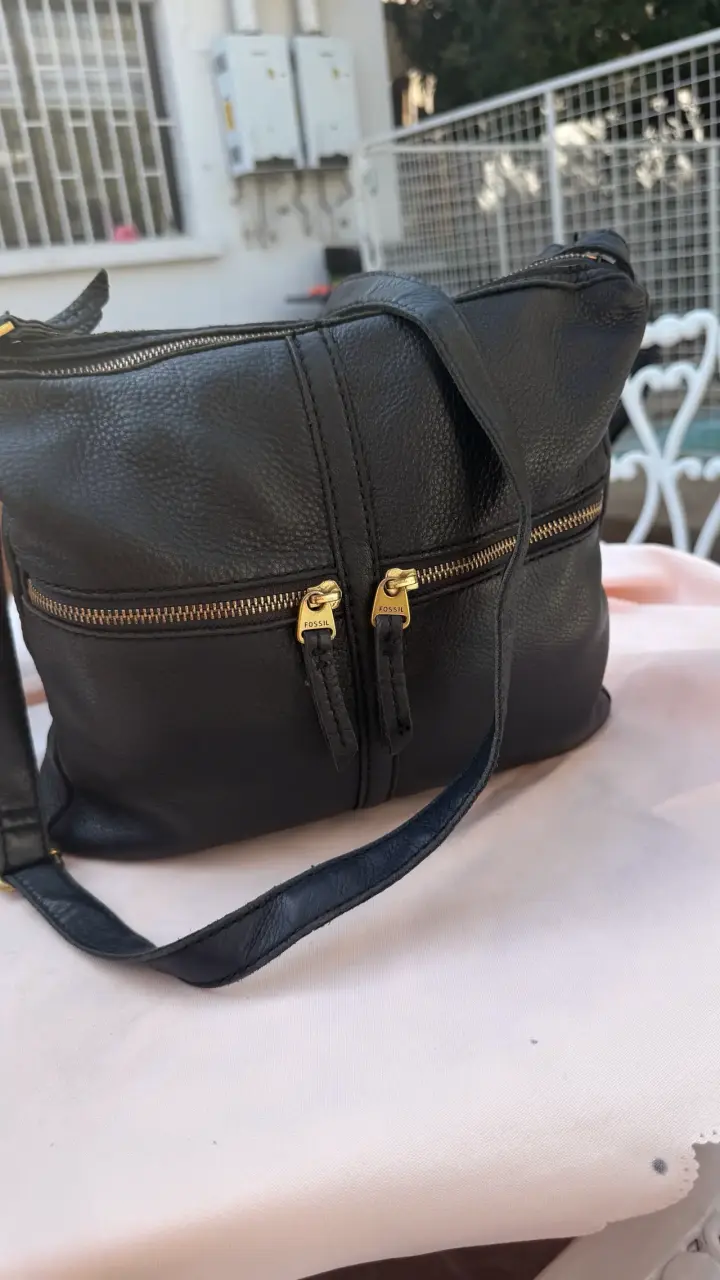 Cartera de cuero negra Fossil con cierre dorado - 5