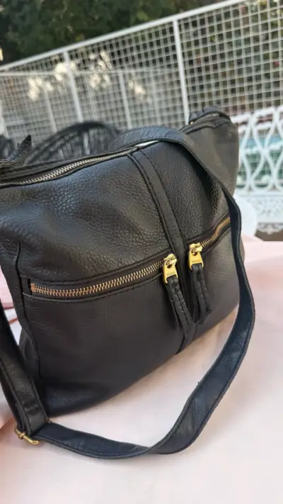 Cartera de cuero negra Fossil con cierre dorado - miniatura 6