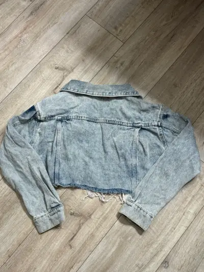 Chaqueta de mezclilla corta para mujer - miniatura 2
