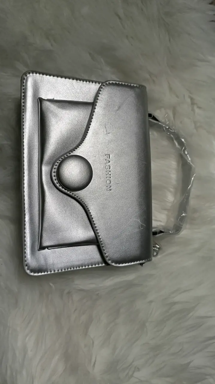 Cartera con correa negra - 1