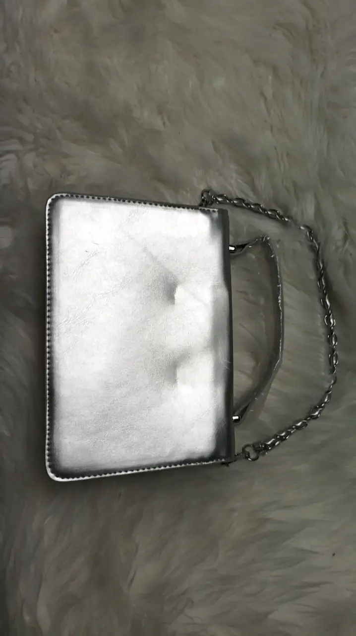 Cartera con correa negra - 2