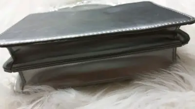 Cartera con correa negra - miniatura 3