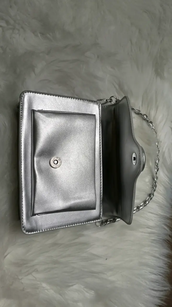 Cartera con correa negra - 5