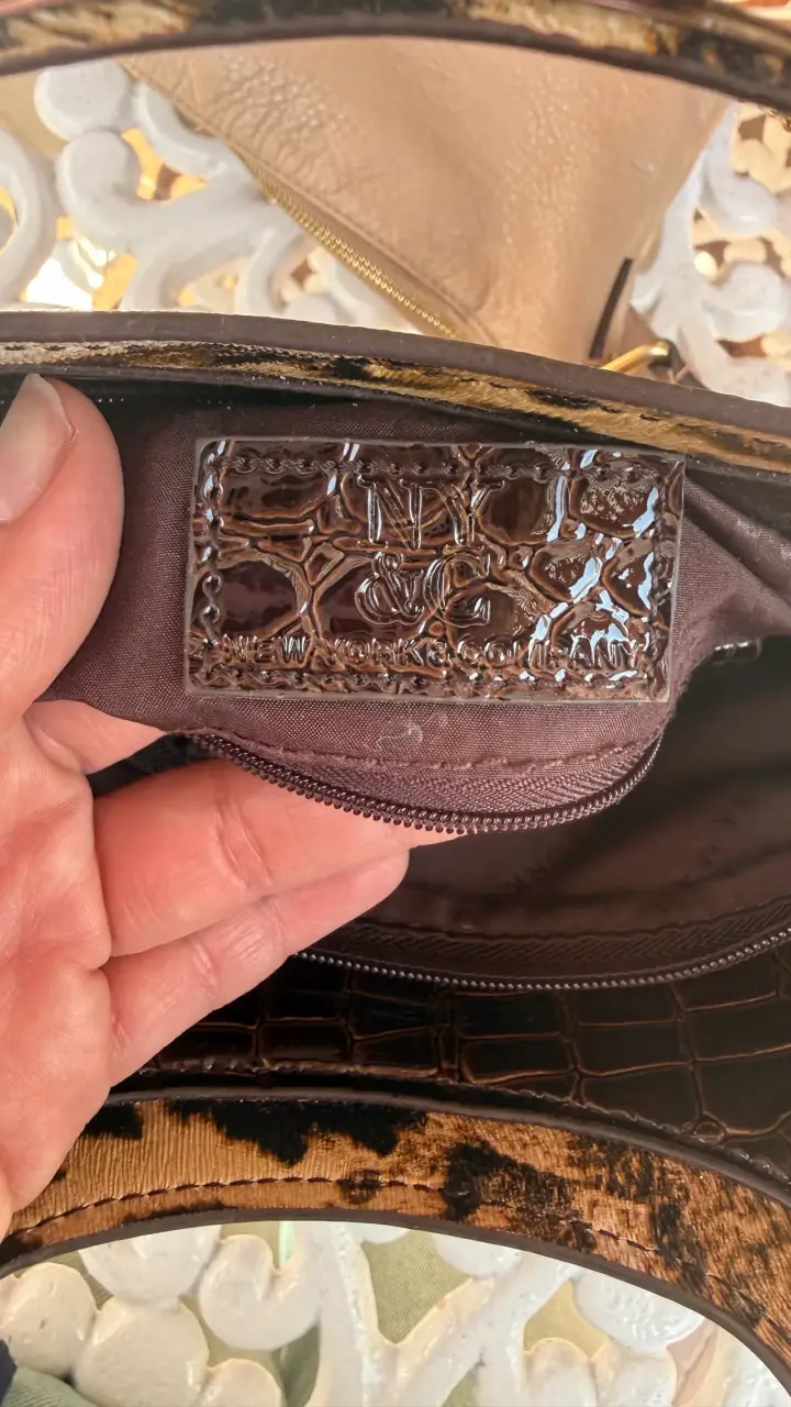 Bolso de mano animal print con detalles en cuero - 5