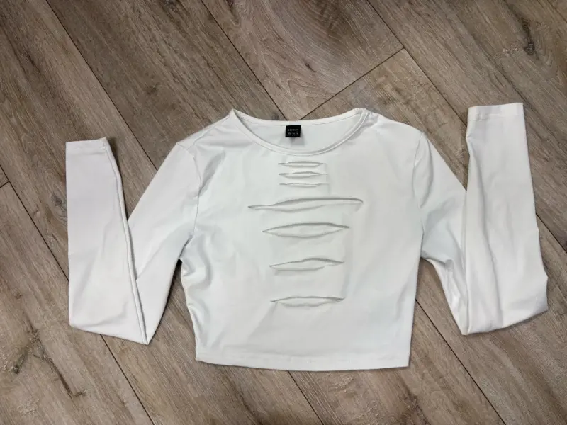 Polera Blanca Manga Larga Shein con Diseño - 1