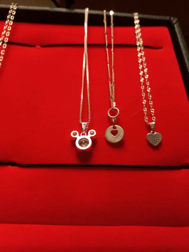 Conjunto de pulseras y collares de plata con dijes decorativos - 2