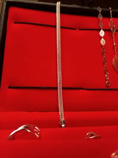 Conjunto de pulseras y collares de plata con dijes decorativos - miniatura 3