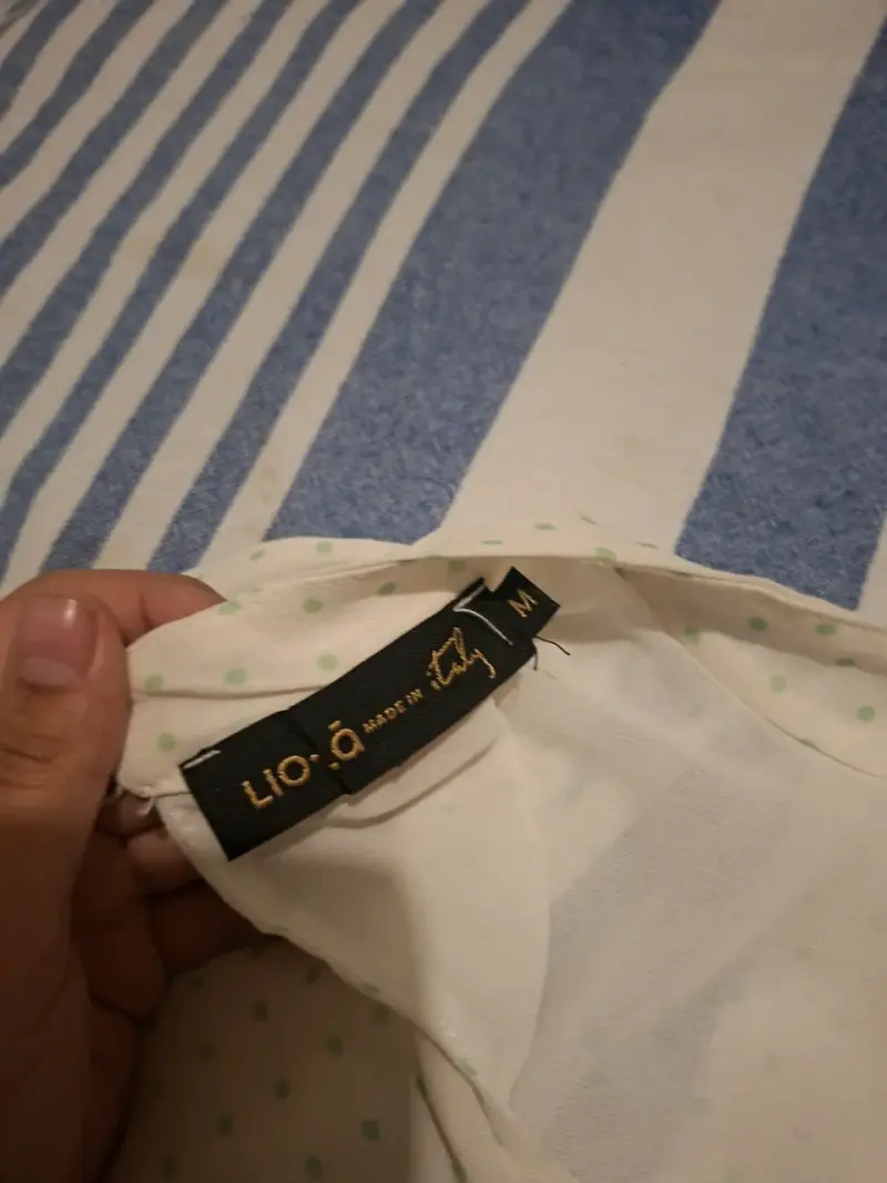 Blusa marca lio blanca con lunares verdes claro - 3