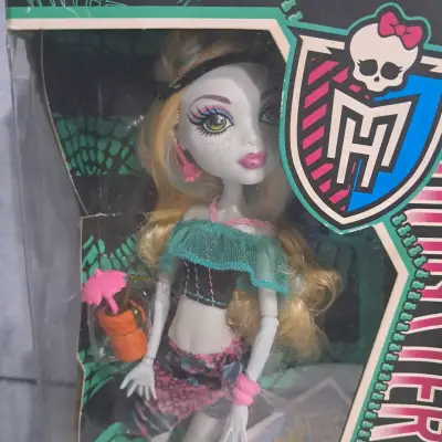 Muñeca Monster High Lagoona Blue Skull Shores - miniatura 3