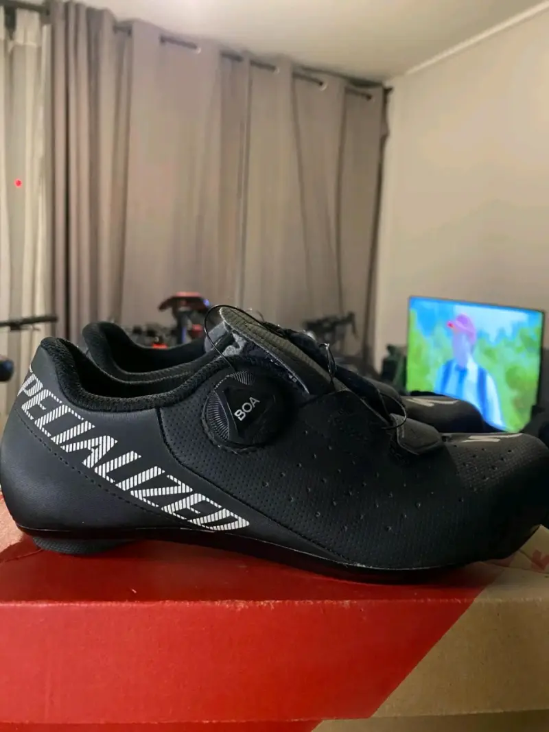 Zapatillas de ciclismo Specialized negras con cierre BOA - 1