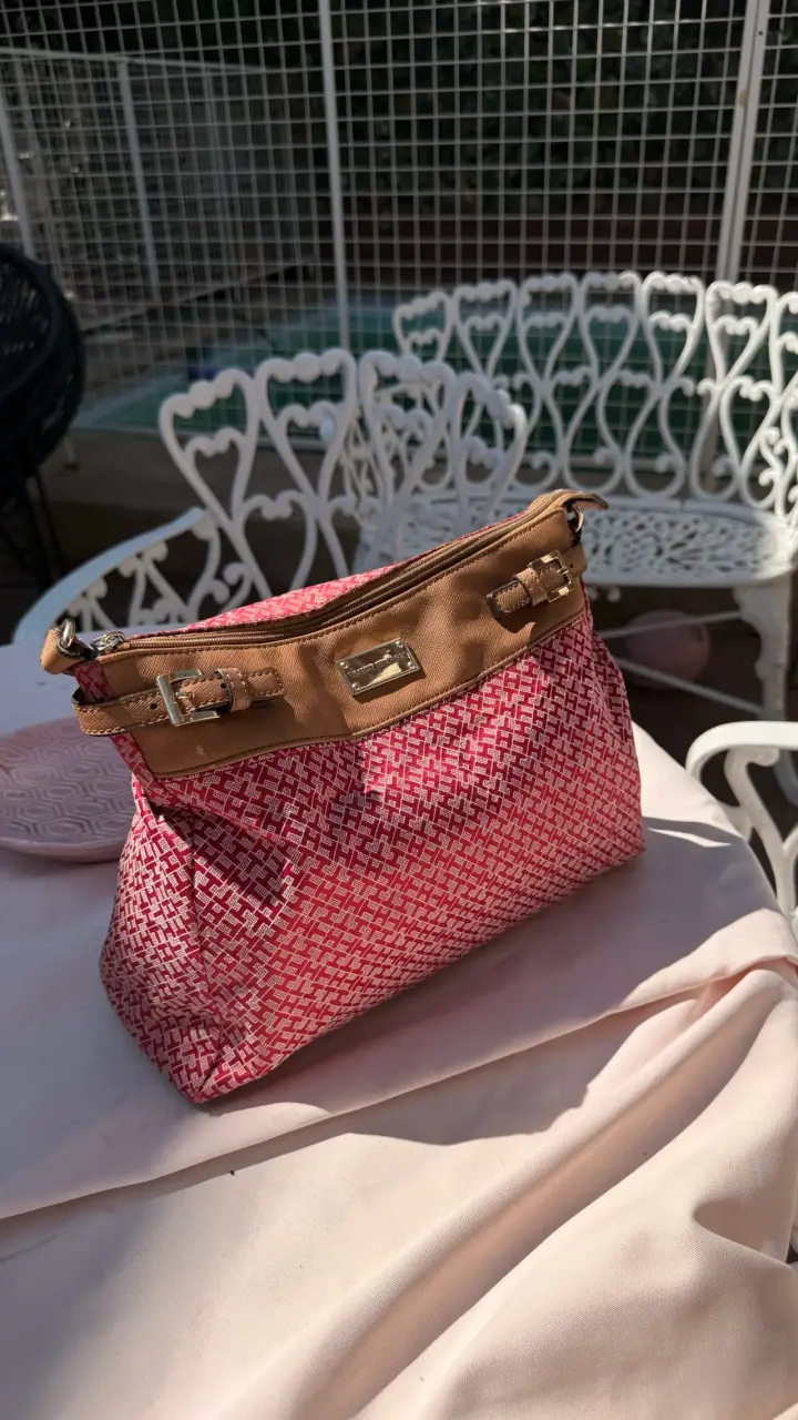 Bolso Tommy Hilfiger rosa con detalles marrones