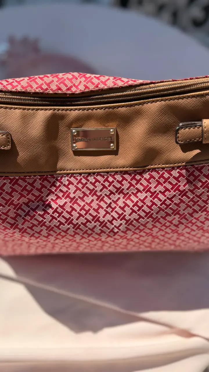 Bolso Tommy Hilfiger rosa con detalles marrones - 2