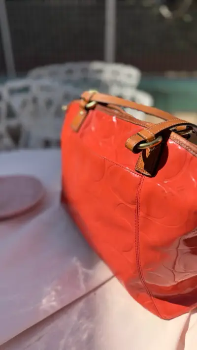 Bolso de cuero rojo Coach con diseño elegante - miniatura 3