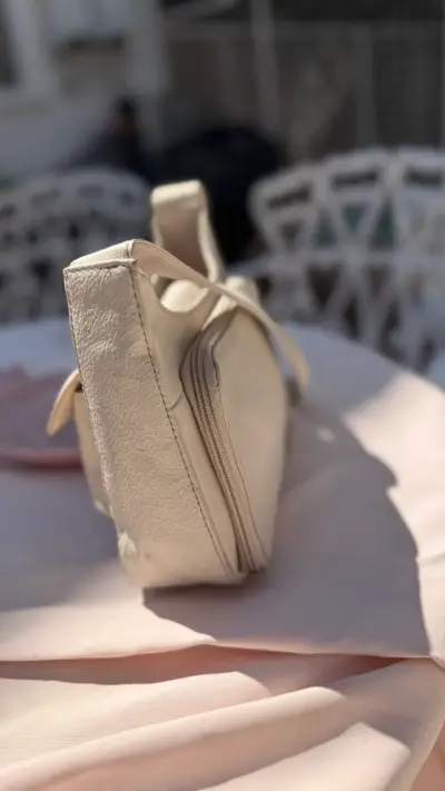 Cartera de cuero beige con bolsillo frontal - miniatura 6